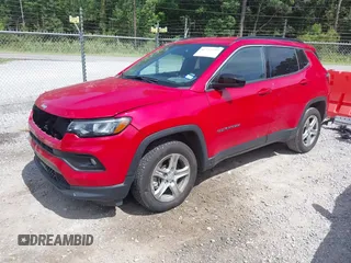 2024 Jeep Compass Latitude z VIN 3C4NJDBN8RT603717, wystawiony jako IAAI lot #42732757 z przebiegiem 44 629 mil mil oraz . Historia ofert i sprzedaży dostępna na DreamBid. Obrazek 2.