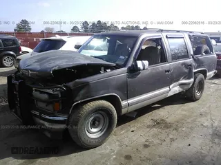 1993 GMC Suburban with VIN 1GKEC16K9PJ754213, listed as a IAAI auction lot 22062516 with 212,780 mi miles. Bid and sale history available at carsss.com. Image 2.