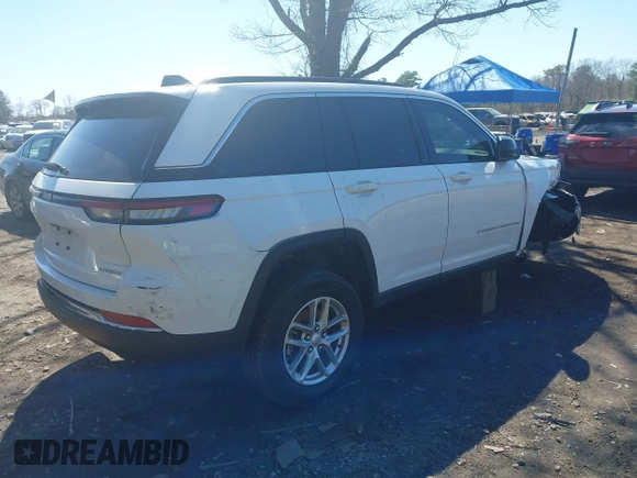 2024 Jeep Grand Cherokee Laredo z VIN 1C4RJHAG3RC179449, wystawiony jako IAAI lot #41982811 z przebiegiem 26 518 mil mil oraz . Historia ofert i sprzedaży dostępna na DreamBid. Obrazek 4.