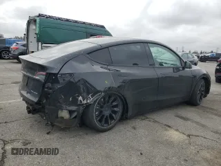 2021 Tesla Model Y Long Range z VIN 5YJYGAEE5MF143672, wystawiony jako Copart lot #55962875 z przebiegiem 74 644 mil mil oraz Szkoda całkowita • Salvage title. Historia ofert i sprzedaży dostępna na DreamBid. Obrazek 3.