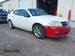 2010 Dodge Avenger SXT z VIN 1B3CC4FB6AN127507, wystawiony jako IAAI lot #42454365 z przebiegiem 323 982 mil mil oraz . Historia ofert i sprzedaży dostępna na DreamBid. Obrazek 1.