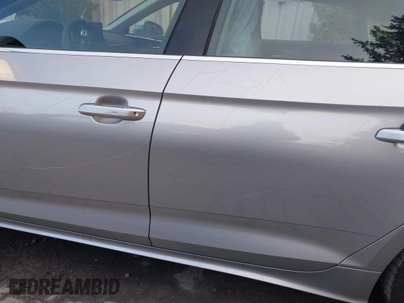 2024 Audi A5 Sportback Premium z VIN WAUABCF57RA023069, wystawiony jako IAAI lot #39079825 z przebiegiem 2 810 mil mil oraz . Historia ofert i sprzedaży dostępna na DreamBid. Obrazek 19.