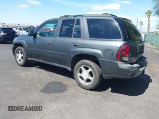 2007 Chevrolet TrailBlazer LS with VIN 1GNDS13S872177433, listed as a IAAI auction lot 42125247 with 239,686 mi miles and . Bid and sale history available at DreamBid. Image 3.