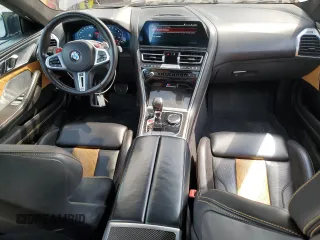 2022 BMW M8 Competition z VIN WBSGV0C08NCH61825, wystawiony jako Copart lot #57515605 z przebiegiem 56 046 mil mil oraz Tytuł czysty. Historia ofert i sprzedaży dostępna na DreamBid. Obrazek 8.