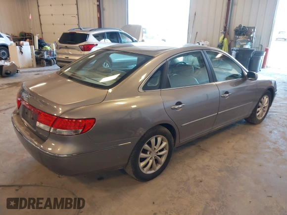 2007 Hyundai Azera SE z VIN KMHFC46F87A173110, wystawiony jako IAAI lot #42275974 z przebiegiem 208 901 mil mil oraz . Historia ofert i sprzedaży dostępna na DreamBid. Obrazek 4.