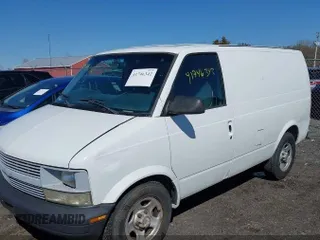 2004 Chevrolet Astro Cargo with VIN 1GCDM19X74B102658, listed as a IAAI auction lot 42007670 with 252,535 mi miles. Bid and sale history available at carsss.com. Image 2.