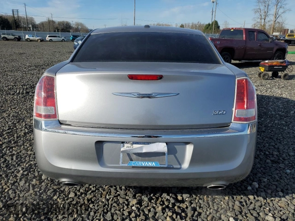 2013 Chrysler 300 z VIN 2C3CCAAG2DH697490, wystawiony jako Copart lot #88799405 z przebiegiem 95 165 mil mil oraz Czysty tytuł • Clean title. Historia ofert i sprzedaży dostępna na DreamBid. Obrazek 6.