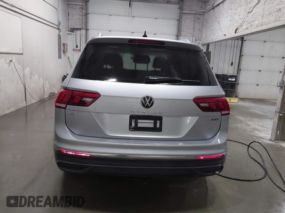 2024 Volkswagen Tiguan SE with VIN 3VV2B7AXXRM098733, listed as a IAAI auction lot 42544697 with 26,034 mi miles and . Bid and sale history available at DreamBid. Image 16.