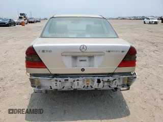 1999 Mercedes-Benz C 230/260/280/320 z VIN WDBHA24G4XA681981, wystawiony jako Copart lot #57758215 z przebiegiem Nie podano mil oraz Szkoda całkowita • Salvage title. Historia ofert i sprzedaży dostępna na DreamBid. Obrazek 6.
