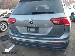 2022 Volkswagen Tiguan SE with VIN 3VV2B7AX9NM027422, listed as a IAAI auction lot 40736336 with 25,876 mi miles. Bid and sale history available at carsss.com. Image 16.