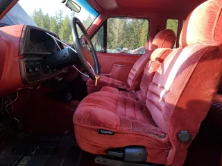 1990 Ford F-250 with VIN 1FTHX25M5LKB09701, listed as a Copart auction lot 47567725 with 42,975 mi miles and Salvage Title. Bid and sale history available at carsss.com. Image 7.