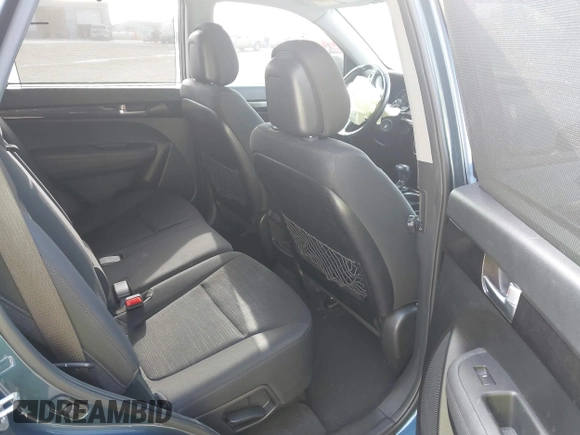 2014 Kia Sorento LX with VIN 5XYKT4A6XEG510139, listed as a IAAI auction lot 40438670 with 155,854 mi miles. Bid and sale history available at carsss.com. Image 8.