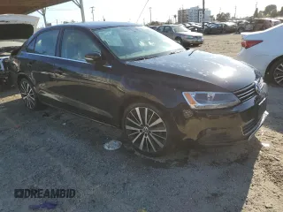 2014 Volkswagen Jetta SE z VIN 3VWD17AJXEM374051, wystawiony jako Copart lot #50261485 z przebiegiem 138 282 mil mil oraz Szkoda całkowita • Salvage title. Historia ofert i sprzedaży dostępna na DreamBid. Obrazek 4.