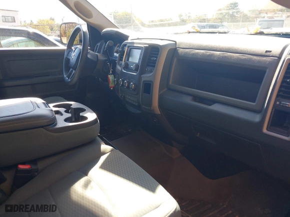2018 Ram 2500 Tradesman with VIN 3C6UR5CJ4JG275190, listed as a IAAI auction lot 40623047 with 85,121 mi miles. Bid and sale history available at carsss.com. Image 5.