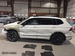 2020 Volkswagen Tiguan SE with VIN 3VV2B7AX1LM106600, listed as a IAAI auction lot 40259436 with 56,736 mi miles. Bid and sale history available at carsss.com. Image 14.
