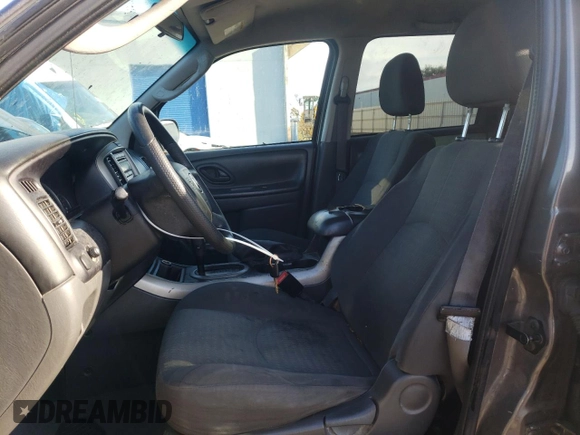 2005 Mazda Tribute i with VIN 4F2YZ02Z55KM21826, listed as a Copart auction lot 85145354 with 204,384 mi miles and Salvage Title. Bid and sale history available at carsss.com. Image 7.