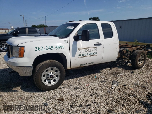 2013 GMC Sierra 3500HD Work Truck z VIN 1GD512C86DZ409861, wystawiony jako Copart lot #66929764 z przebiegiem 218 451 mil mil oraz Nie do naprawy. Historia ofert i sprzedaży dostępna na DreamBid. Obrazek 1.
