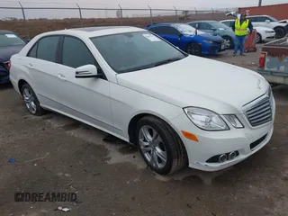 2010 Mercedes-Benz E 350 Luxury z VIN WDDHF8HB4AA221270, wystawiony jako IAAI lot #41453750 z przebiegiem 56 900 mil mil oraz . Historia ofert i sprzedaży dostępna na DreamBid. Obrazek 1.