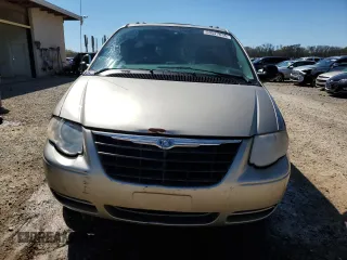 2005 Chrysler Town & Country Touring with VIN 2C4GP54L55R558192, listed as a Copart auction lot 50527635 with 204,649 mi miles and Salvage Title. Bid and sale history available at carsss.com. Image 5.