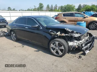 2017 Mercedes-Benz E 300 Luxury with VIN WDDZF4KB4HA156839, listed as a Copart auction lot 62692845 with 42,099 mi miles and Salvage title. Bid and sale history available at DreamBid. Image 4.