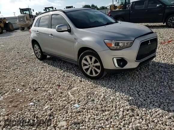 2015 Mitsubishi Outlander GT z VIN 4A4AP4AW2FE045214, wystawiony jako Copart lot #62014515 z przebiegiem 92 633 mil mil oraz Szkoda całkowita • Salvage title. Historia ofert i sprzedaży dostępna na DreamBid. Obrazek 14.