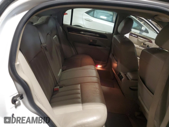 2007 Lincoln Town Car Signature с VIN 1LNHM81V97Y631594, выставлен на аукционе Copart как лот 54314315 с пробегом 293 930 миль миль и Списание • Salvage title. История ставок и продаж доступна на DreamBid. Изображение 10.