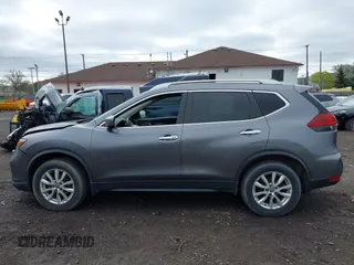 2018 Nissan Rogue SV z VIN KNMAT2MV4JP617844, wystawiony jako IAAI lot #42142365 z przebiegiem 54 001 mil mil oraz . Historia ofert i sprzedaży dostępna na DreamBid. Obrazek 14.