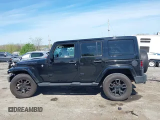 2017 Jeep Wrangler Unlimited Sahara z VIN 1C4BJWEG4HL692465, wystawiony jako IAAI lot #42097994 z przebiegiem 135 692 mil mil oraz . Historia ofert i sprzedaży dostępna na DreamBid. Obrazek 14.