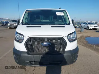 2023 Ford Transit Cargo с VIN 1FTBR1Y81PKB73281, выставлен на аукционе IAAI как лот 42132013 с пробегом 3 844 миль миль и . История ставок и продаж доступна на DreamBid. Изображение 12.