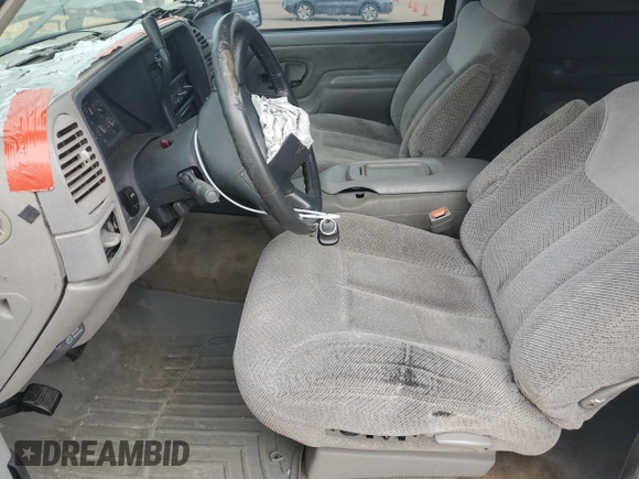 1998 Chevrolet Tahoe z VIN 3GNEK18R0WG147603, wystawiony jako Copart lot #51483845 z przebiegiem 187 582 mil mil oraz Szkoda całkowita • Salvage title. Historia ofert i sprzedaży dostępna na DreamBid. Obrazek 7.