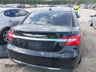 2014 Chrysler 200 Limited z VIN 1C3CCBCG5EN134347, wystawiony jako IAAI lot #42009439 z przebiegiem 96 653 mil mil oraz . Historia ofert i sprzedaży dostępna na DreamBid. Obrazek 16.