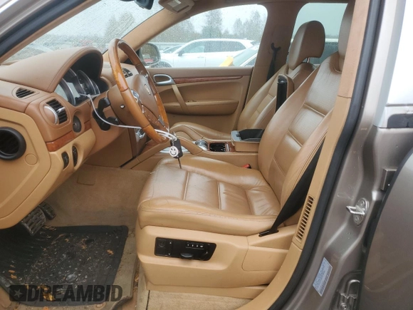 2005 Porsche Cayenne Turbo z VIN WP1AC29P75LA90100, wystawiony jako Copart lot #74377104 z przebiegiem 209 034 mil mil oraz Szkoda całkowita • Salvage title. Historia ofert i sprzedaży dostępna na DreamBid. Obrazek 7.