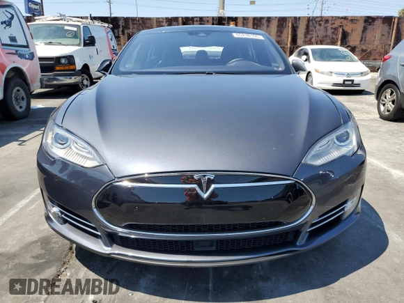 2016 Tesla Model S 90D z VIN 5YJSA1E22GF136325, wystawiony jako Copart lot #65238105 z przebiegiem 182 196 mil mil oraz Szkoda całkowita • Salvage title. Historia ofert i sprzedaży dostępna na DreamBid. Obrazek 5.