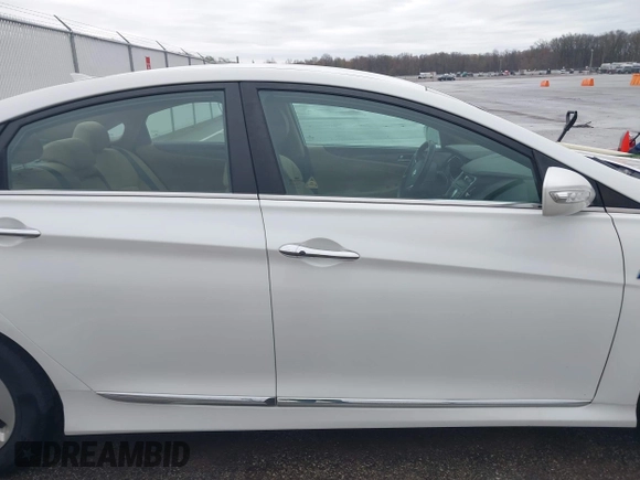 2012 Hyundai Sonata Hybrid with VIN KMHEC4A44CA038170, listed as a IAAI auction lot 41945015 with 90,404 mi miles and . Bid and sale history available at DreamBid. Image 14.