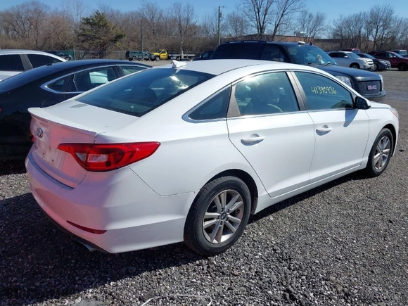 2017 Hyundai Sonata SE with VIN 5NPE24AFXHH532624, listed as a IAAI auction lot 41390936 with 117,254 mi miles. Bid and sale history available at carsss.com. Image 4.