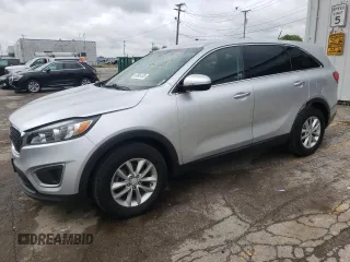2018 Kia Sorento LX z VIN 5XYPG4A39JG353276, wystawiony jako Copart lot #57806135 z przebiegiem 99 412 mil mil oraz Czysty tytuł • Clean title. Historia ofert i sprzedaży dostępna na DreamBid. Obrazek 1.