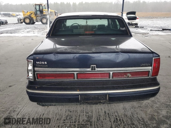 1995 Lincoln Town Car Signature z VIN 1LNLM82W0SY744473, wystawiony jako Copart lot #44752735 z przebiegiem Nie podano mil oraz Szkoda całkowita • Salvage title. Historia ofert i sprzedaży dostępna na DreamBid. Obrazek 6.