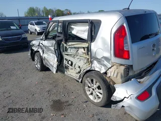 2013 Kia Soul + z VIN KNDJT2A65D7560605, wystawiony jako IAAI lot #41908807 z przebiegiem 186 810 mil mil oraz . Historia ofert i sprzedaży dostępna na DreamBid. Obrazek 13.