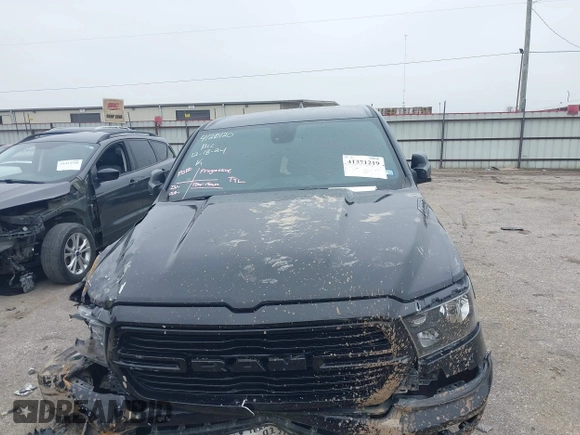 2021 Ram 1500 Big Horn z VIN 1C6RREFG7MN630189, wystawiony jako IAAI lot #41371219 z przebiegiem 62 613 mil mil oraz . Historia ofert i sprzedaży dostępna na DreamBid. Obrazek 11.
