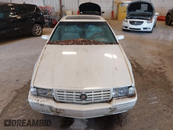 2001 Cadillac Eldorado Touring ETC z VIN 1G6ET12951B101641, wystawiony jako IAAI lot #42274235 z przebiegiem 119 965 mil mil oraz . Historia ofert i sprzedaży dostępna na DreamBid. Obrazek 6.