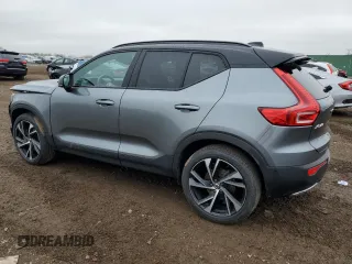 2019 Volvo XC40 R-Design z VIN YV4162UM3K2156744, wystawiony jako Copart lot #55354285 z przebiegiem 39 927 mil mil oraz Szkody całkowita. Historia ofert i sprzedaży dostępna na DreamBid. Obrazek 2.