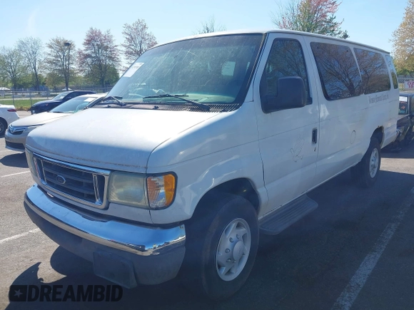 2003 Ford Econoline Passenger XL with VIN 1FBSS31LX3HA18982, listed as a IAAI auction lot 42149360 with 196,201 mi miles. Bid and sale history available at carsss.com. Image 2.