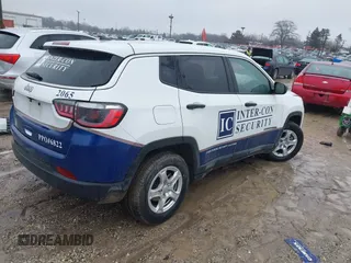 2022 Jeep Compass Sport with VIN 3C4NJCAB3NT177849, listed as a IAAI auction lot 38221650 with 5,456 mi miles and . Bid and sale history available at carsss.com. Image 4.