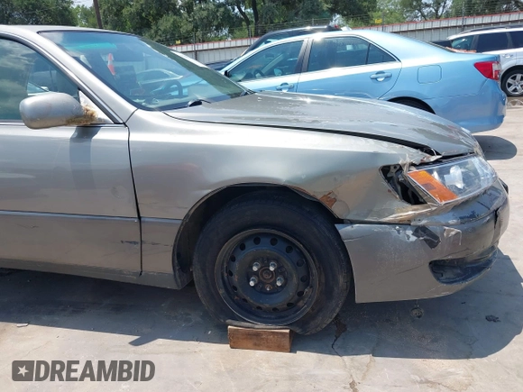 1997 Lexus ES 300 z VIN JT8BF22G8V5004366, wystawiony jako IAAI lot #42298289 z przebiegiem 376 934 mil mil oraz . Historia ofert i sprzedaży dostępna na DreamBid. Obrazek 19.