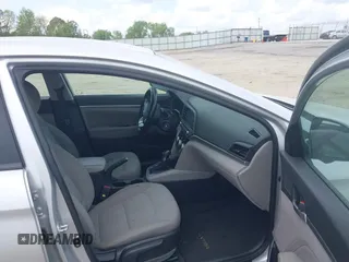 2019 Hyundai Elantra SEL z VIN KMHD84LF6KU746655, wystawiony jako IAAI lot #42135528 z przebiegiem 103 410 mil mil oraz . Historia ofert i sprzedaży dostępna na DreamBid. Obrazek 5.