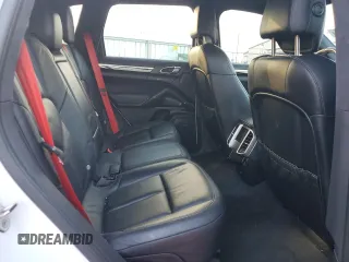 2014 Porsche Cayenne GTS z VIN WP1AD2A21ELA78053, wystawiony jako Copart lot #87922985 z przebiegiem 80 046 mil mil oraz Szkoda całkowita • Salvage title. Historia ofert i sprzedaży dostępna na DreamBid. Obrazek 11.
