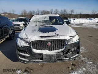 2018 Jaguar F-PACE 30t Premium with VIN SADCJ2GX8JA291369, listed as a Copart auction lot 89354235 with 31,789 mi miles and Salvage Title. Bid and sale history available at carsss.com. Image 5.