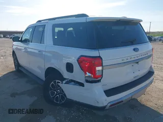 2024 Ford Expedition Max XLT z VIN 1FMJK1H8XREA38197, wystawiony jako IAAI lot #41786020 z przebiegiem 35 387 mil mil oraz . Historia ofert i sprzedaży dostępna na DreamBid. Obrazek 3.