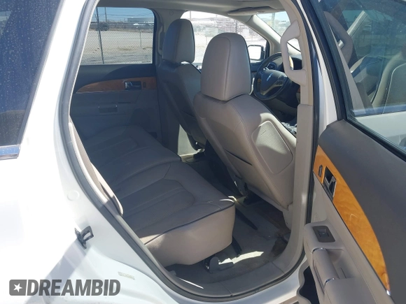 2012 Lincoln MKX with VIN 2LMDJ6JK4CBL00984, listed as a IAAI auction lot 41631192 with 184,198 mi miles. Bid and sale history available at carsss.com. Image 8.