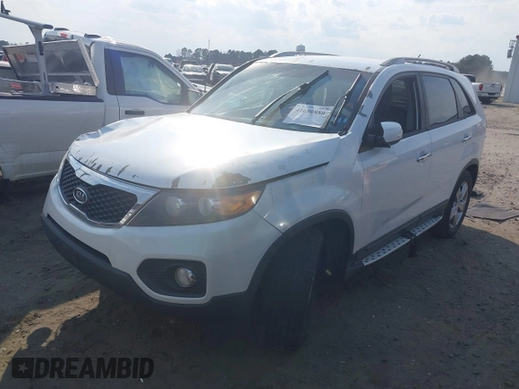 2013 Kia Sorento EX with VIN 5XYKU3A68DG333340, listed as a IAAI auction lot 41680880 with 207,570 mi miles. Bid and sale history available at carsss.com. Image 2.